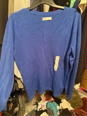 Croft & Barrow Blue V-Neck Sweater BWT supper soft Size Medium